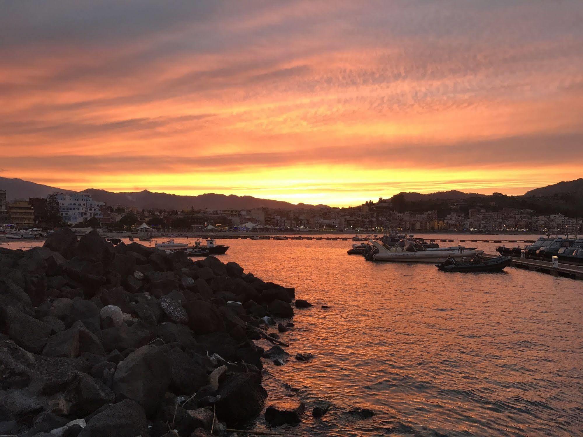 Kalaskiso' Giardini Naxos Eksteriør bilde